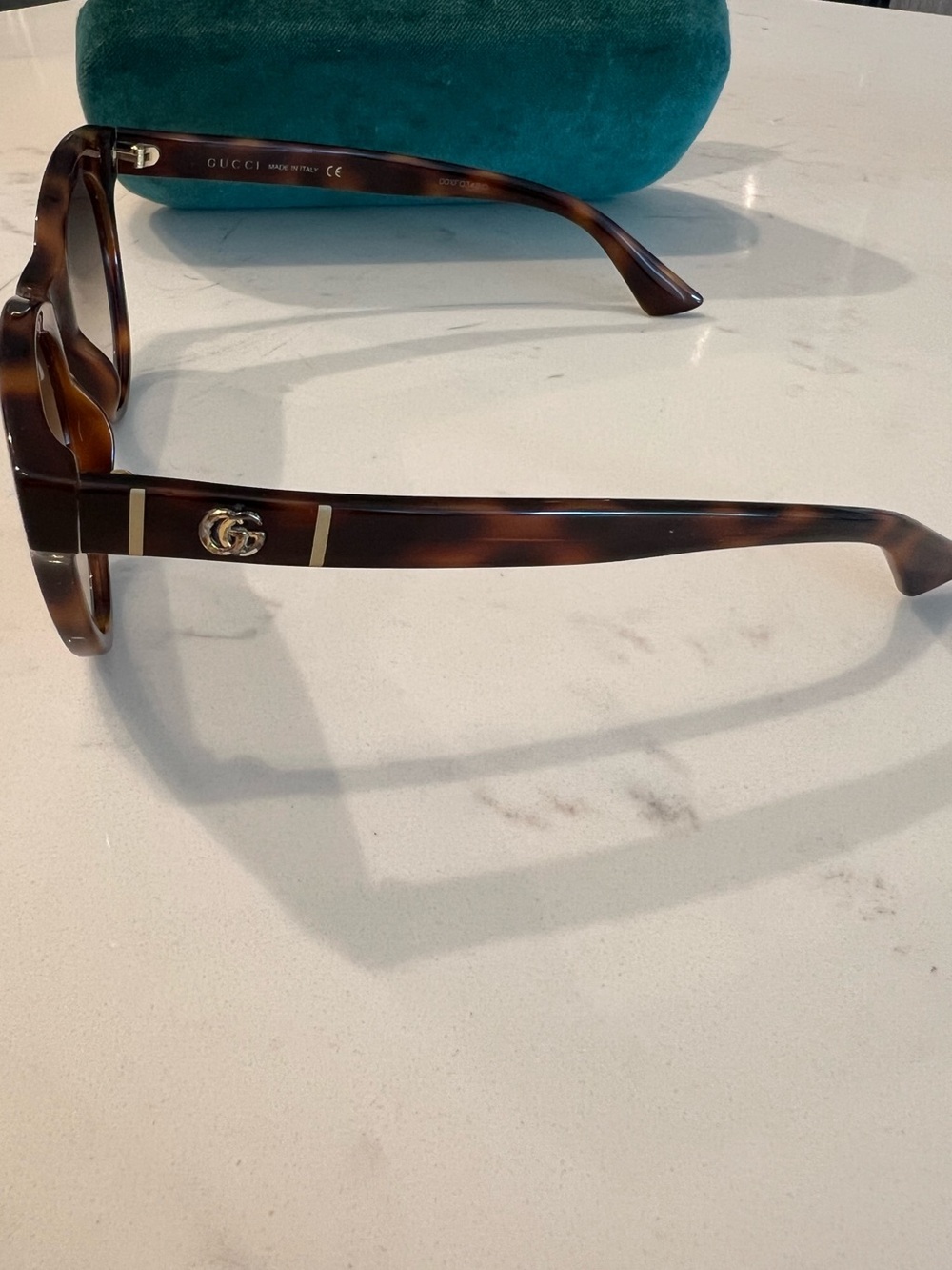 Gucci Tortoiseshell Cat-Eye Sunglasses with Gradient Brown Lenses - Picture 3 of 3